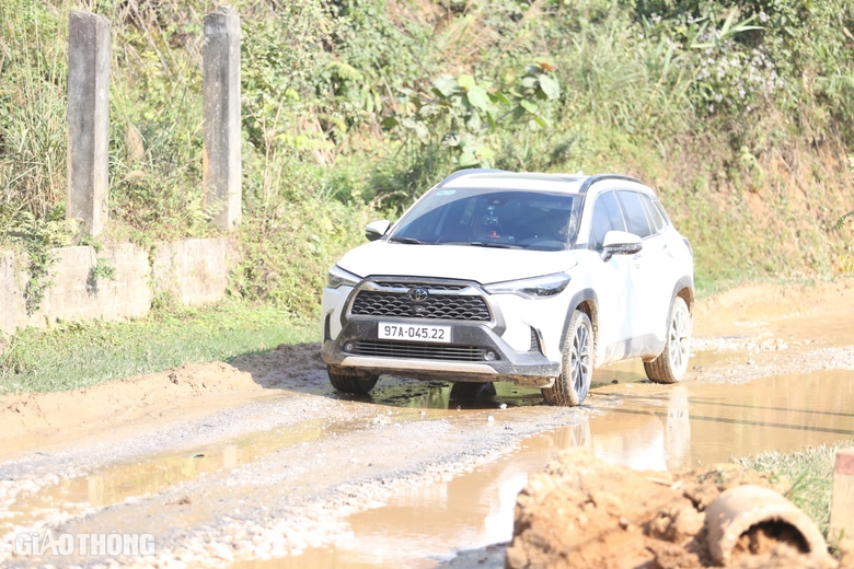 Dân khổ vì đường tỉnh ở Bắc Kạn như "ruộng cày"- Ảnh 5. Dân khổ vì đường tỉnh ở Bắc Kạn như "ruộng cày"- Ảnh 5.