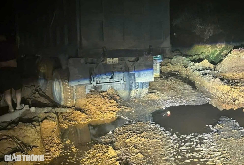 Dân khổ vì đường tỉnh ở Bắc Kạn như "ruộng cày"- Ảnh 7. Dân khổ vì đường tỉnh ở Bắc Kạn như "ruộng cày"- Ảnh 7.