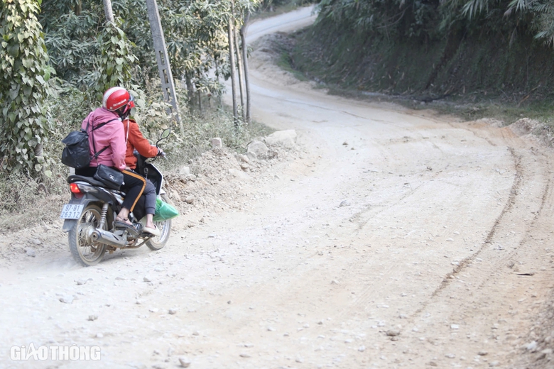 Dân khổ vì đường tỉnh ở Bắc Kạn như "ruộng cày"- Ảnh 1. Dân khổ vì đường tỉnh ở Bắc Kạn như "ruộng cày"- Ảnh 1.