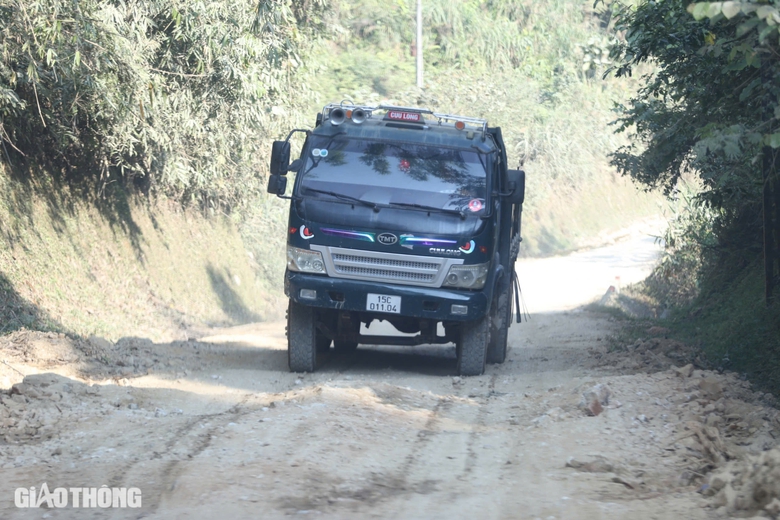 Dân khổ vì đường tỉnh ở Bắc Kạn như "ruộng cày"- Ảnh 8. Dân khổ vì đường tỉnh ở Bắc Kạn như "ruộng cày"- Ảnh 8.
