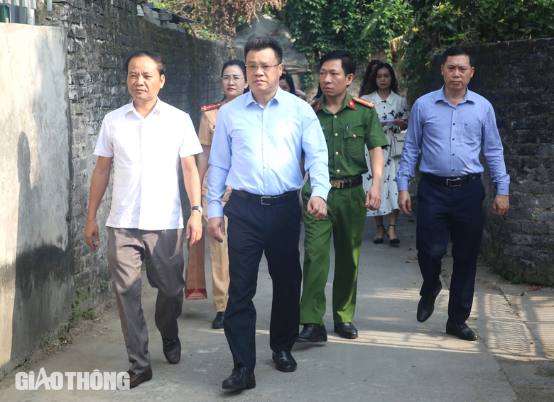 Ủy ban ATGT Quốc gia thăm hỏi gia đ&igrave;nh c&aacute;c nạn nh&acirc;n TNGT ở Ninh B&igrave;nh- Ảnh 1.