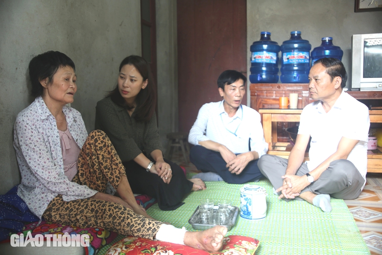 Ủy ban ATGT Quốc gia thăm hỏi gia đ&igrave;nh c&aacute;c nạn nh&acirc;n TNGT ở Ninh B&igrave;nh- Ảnh 2.