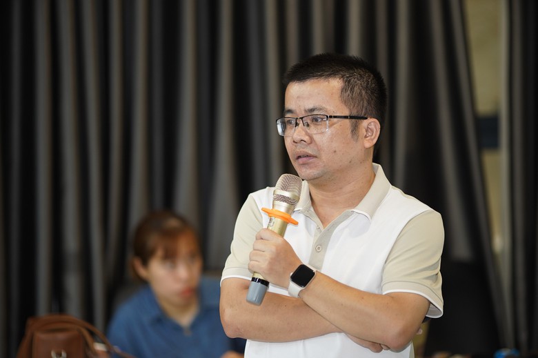 Sai lầm khi bế trẻ em tr&ecirc;n &ocirc; t&ocirc;- Ảnh 3.