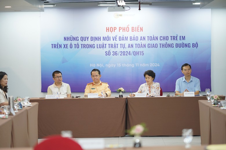 Chuy&ecirc;n gia b&agrave;n giải ph&aacute;p bảo vệ an to&agrave;n trẻ em tr&ecirc;n xe &ocirc; t&ocirc;- Ảnh 3.