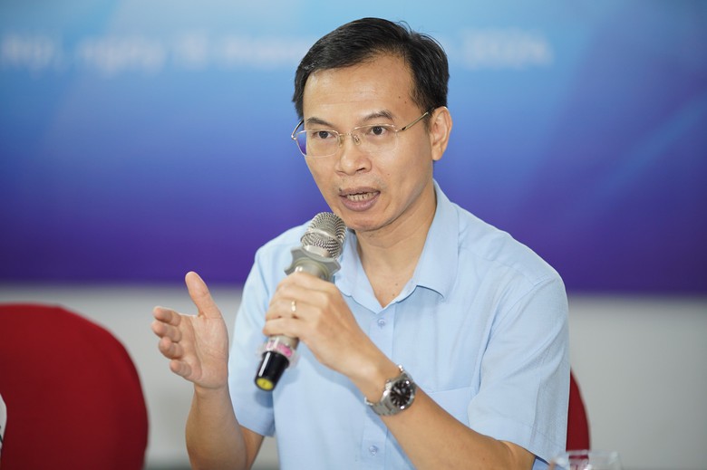 Sai lầm khi bế trẻ em tr&ecirc;n &ocirc; t&ocirc;- Ảnh 2.