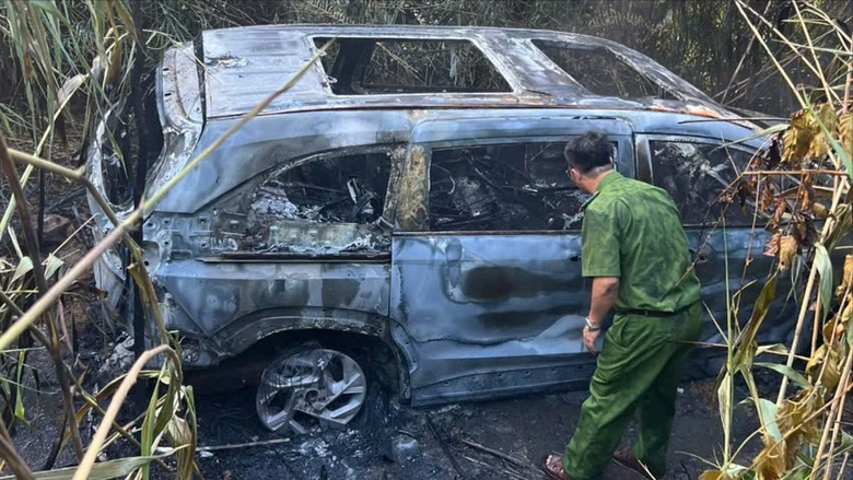 Hé lộ nguyên nhân ô tô cháy rụi ở chân đèo Con Ó, tài xế rơi xuống vực- Ảnh 1. Hé lộ nguyên nhân ô tô cháy rụi ở chân đèo Con Ó, tài xế rơi xuống vực- Ảnh 1.