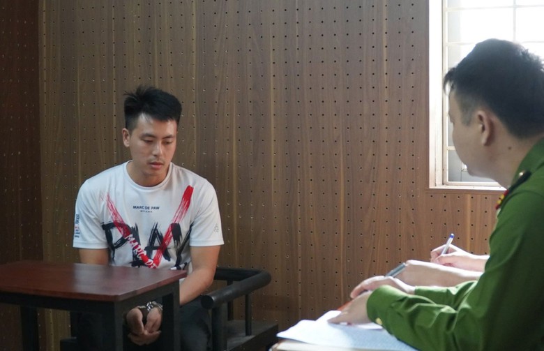 Điều tra t&agrave;i xế say rượu t&ocirc;ng h&agrave;ng loạt xe tr&ecirc;n phố- Ảnh 1.