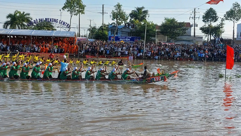 Điều đặc biệt của 2 đội v&ocirc; địch đua ghe ngo ở S&oacute;c Trăng- Ảnh 1.