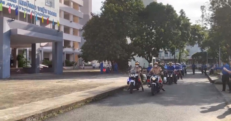Sinh viên Học viện Hàng không Việt Nam sôi nổi tìm hiểu Luật Trật tự, ATGT đường bộ- Ảnh 10. Sinh viên Học viện Hàng không Việt Nam sôi nổi tìm hiểu Luật Trật tự, ATGT đường bộ- Ảnh 10.