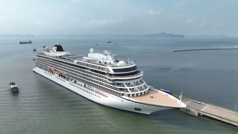 Chuyến t&agrave;u biển Bắc Hải (Trung Quốc) chở tr&ecirc;n 1.100 kh&aacute;ch đầu ti&ecirc;n đến TP Hạ Long- Ảnh 2.