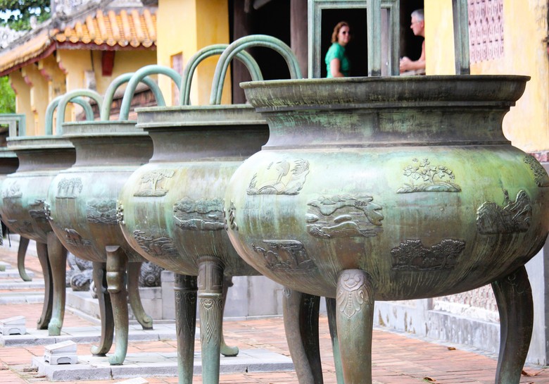 Kh&aacute;m ph&aacute; những &ldquo;kỳ hoa dị thảo&rdquo; đ&uacute;c nổi tr&ecirc;n 9 đỉnh đồng ở Ho&agrave;ng cung Huế- Ảnh 5.