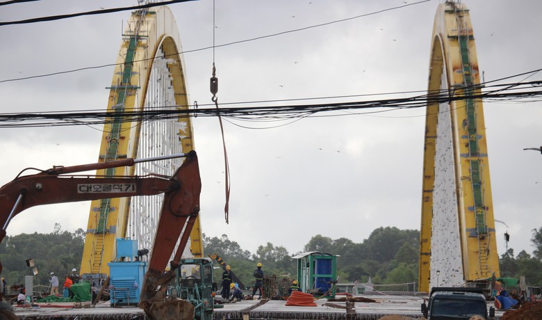 Gỡ vướng mặt bằng, th&ocirc;ng xe kỹ thuật cầu vượt s&ocirc;ng Hương trong th&aacute;ng 3/2025- Ảnh 7.
