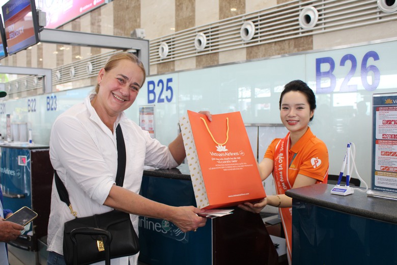 Vietnam Airlines "t&ocirc; cam bầu trời" v&igrave; b&igrave;nh đẳng giới- Ảnh 2.