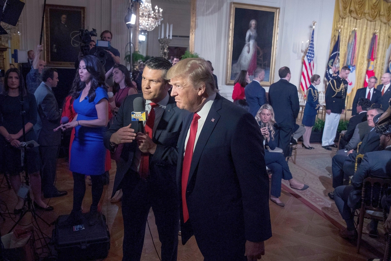 V&igrave; sao nhiều nh&acirc;n sự trong Nội c&aacute;c mới của &ocirc;ng Trump xuất th&acirc;n từ Fox News?- Ảnh 1.