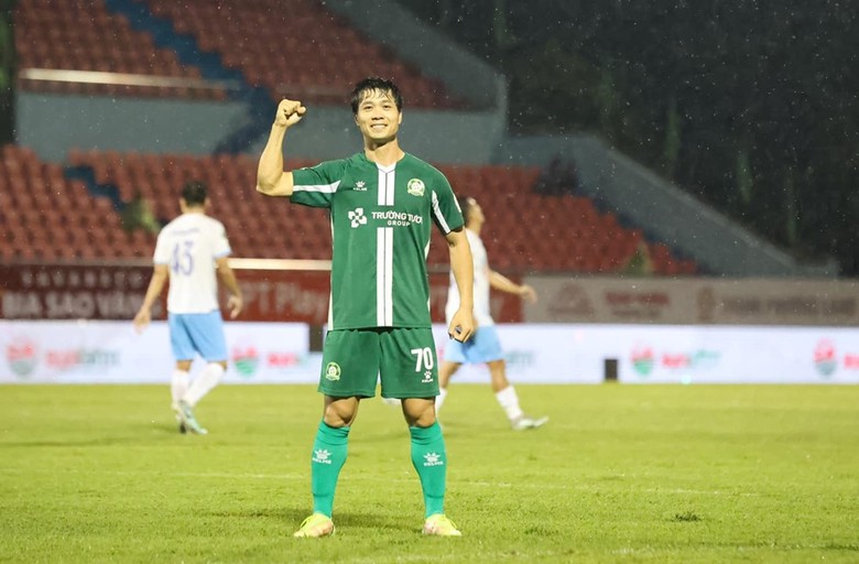 Kho&aacute;c &aacute;o đội hạng Nhất, C&ocirc;ng Phượng l&agrave;m được điều kh&ocirc;ng thể sau gần 3 năm- Ảnh 1.