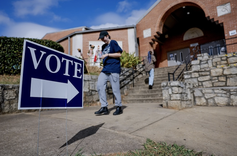Tỷ lệ cử tri Mỹ bỏ phiếu sớm tăng kỷ lục, h&eacute; lộ dấu hiệu đ&aacute;ng ch&uacute; &yacute;- Ảnh 1.