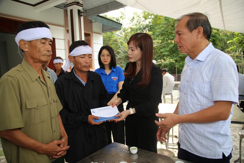 Hỗ trợ đột xuất gia đ&igrave;nh 5 học sinh đuối nước tử vong tại Ph&uacute; Thọ- Ảnh 1.