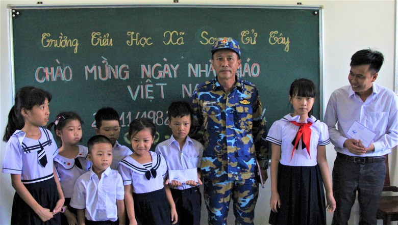 Ng&agrave;y Nh&agrave; gi&aacute;o Việt Nam tr&ecirc;n quần đảo Trường Sa- Ảnh 1.