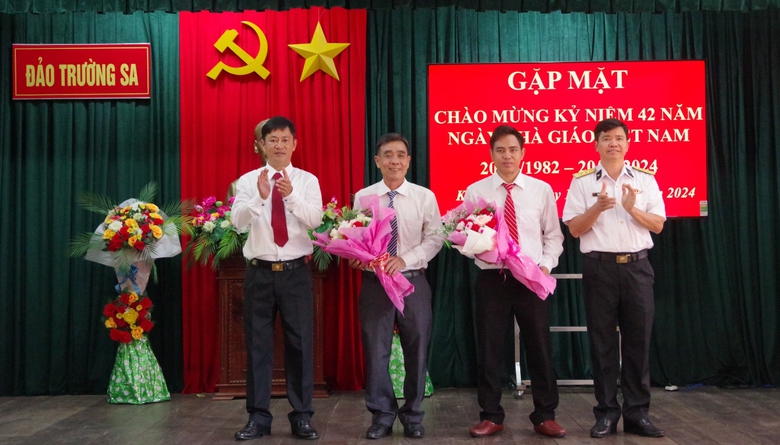 Ng&agrave;y Nh&agrave; gi&aacute;o Việt Nam tr&ecirc;n quần đảo Trường Sa- Ảnh 2.