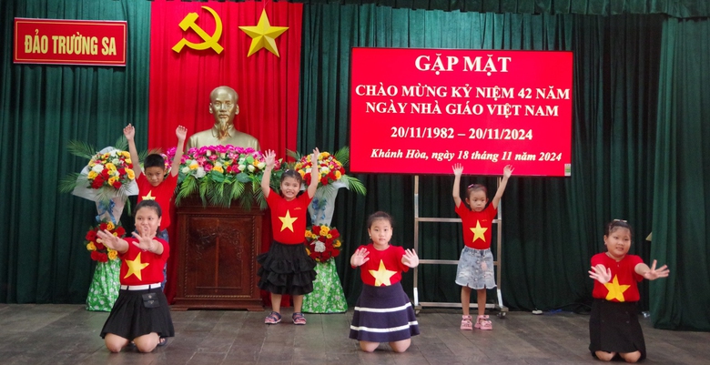 Ng&agrave;y Nh&agrave; gi&aacute;o Việt Nam tr&ecirc;n quần đảo Trường Sa- Ảnh 5.