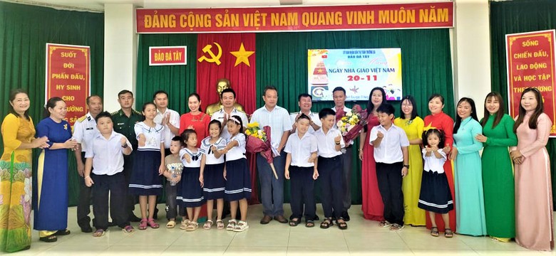 Ng&agrave;y Nh&agrave; gi&aacute;o Việt Nam tr&ecirc;n quần đảo Trường Sa- Ảnh 3.