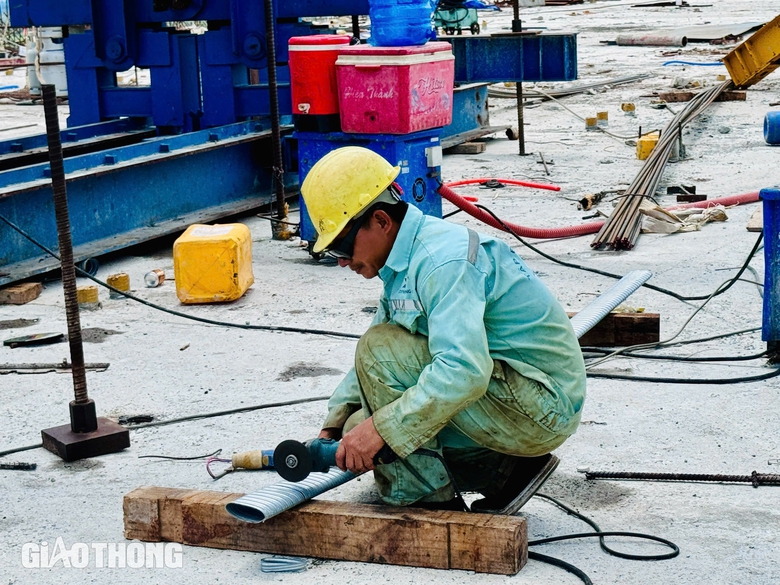 Hợp long cầu Nhơn Trạch trước tết Nguyên đán 2025- Ảnh 3. Hợp long cầu Nhơn Trạch trước tết Nguyên đán 2025- Ảnh 3.