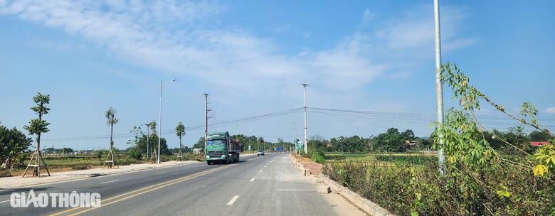 Đường trăm tỷ ở Thái Nguyên xuất hiện vệt lún sâu 10cm sau hơn một năm sử dụng- Ảnh 14. Đường trăm tỷ ở Thái Nguyên xuất hiện vệt lún sâu 10cm sau hơn một năm sử dụng- Ảnh 14.