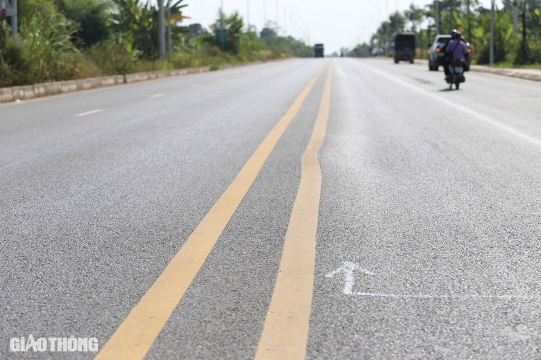 Đường trăm tỷ ở Thái Nguyên xuất hiện vệt lún sâu 10cm sau hơn một năm sử dụng- Ảnh 4. Đường trăm tỷ ở Thái Nguyên xuất hiện vệt lún sâu 10cm sau hơn một năm sử dụng- Ảnh 4.