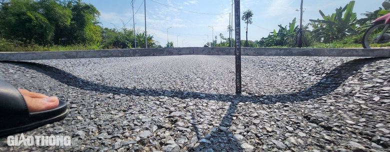 Đường trăm tỷ ở Thái Nguyên xuất hiện vệt lún sâu 10cm sau hơn một năm sử dụng- Ảnh 5. Đường trăm tỷ ở Thái Nguyên xuất hiện vệt lún sâu 10cm sau hơn một năm sử dụng- Ảnh 5.
