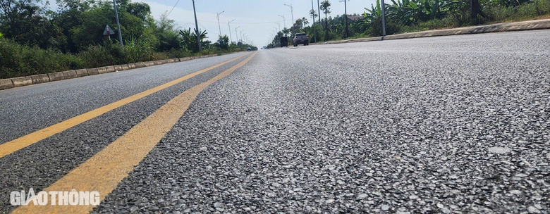 Đường trăm tỷ ở Thái Nguyên xuất hiện vệt lún sâu 10cm sau hơn một năm sử dụng- Ảnh 3. Đường trăm tỷ ở Thái Nguyên xuất hiện vệt lún sâu 10cm sau hơn một năm sử dụng- Ảnh 3.