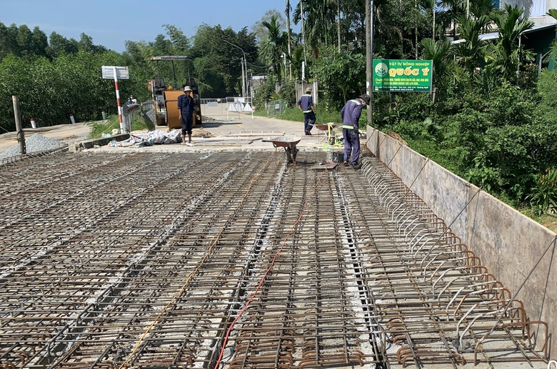Đua tiến độ ho&agrave;n th&agrave;nh sửa chữa loạt cầu tr&ecirc;n quốc lộ qua Quảng Ng&atilde;i trước Tết- Ảnh 2.