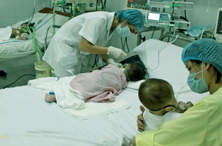 Trẻ mắc sởi, khi n&agrave;o cần đưa đến viện?- Ảnh 1.