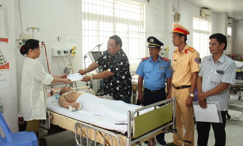 Gia cảnh ngặt nghèo của người thợ hồ bị tai nạn- Ảnh 1. Gia cảnh ngặt nghèo của người thợ hồ bị tai nạn- Ảnh 1.