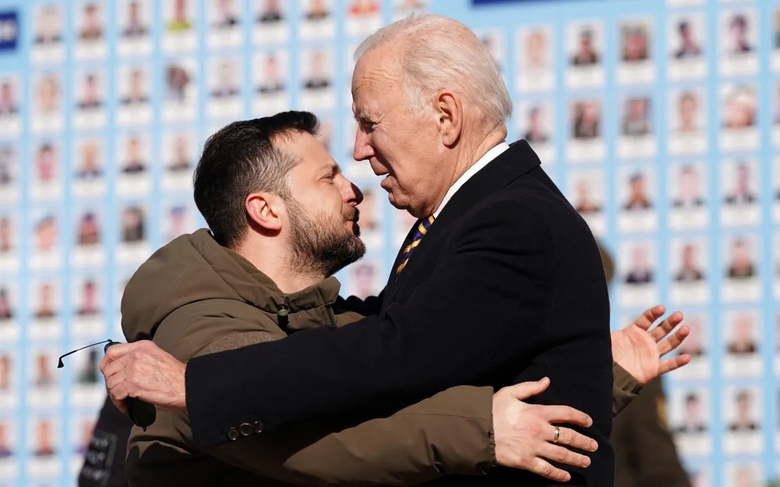 &Ocirc;ng Joe Biden muốn xo&aacute; cho Ukraine khoản nợ 4,65 tỷ USD