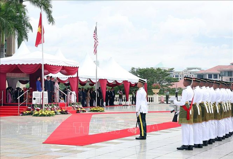 Malaysia đ&oacute;n Tổng B&iacute; thư T&ocirc; L&acirc;m v&agrave; phu nh&acirc;n theo nghi thức cao nhất- Ảnh 5.