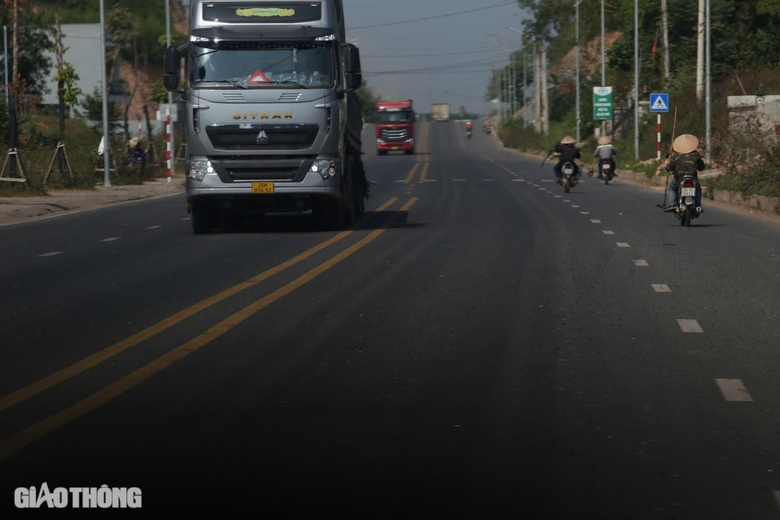 Đường trăm tỷ ở Thái Nguyên xuất hiện vệt lún sâu 10cm sau hơn một năm sử dụng- Ảnh 9. Đường trăm tỷ ở Thái Nguyên xuất hiện vệt lún sâu 10cm sau hơn một năm sử dụng- Ảnh 9.