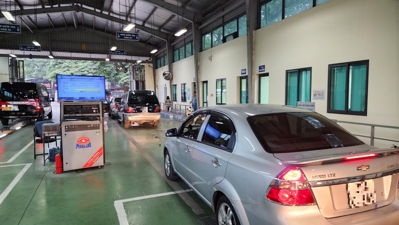 Chưa đến hạn đăng kiểm c&oacute; được đưa xe đi kiểm định?- Ảnh 1.
