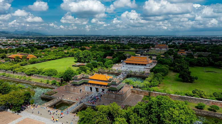 Ng&ocirc;i điện trong Tử Cấm th&agrave;nh Huế c&ograve;n lại nền m&oacute;ng được đầu tư phục hồi- Ảnh 2.