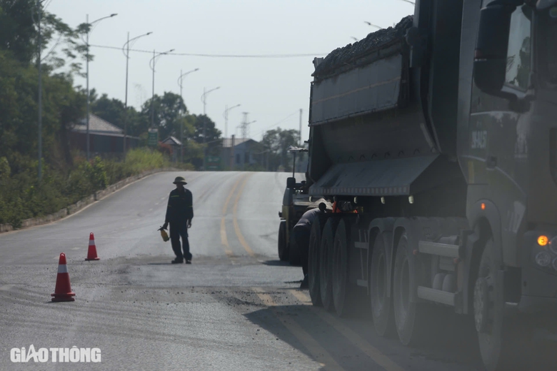Đường trăm tỷ ở Thái Nguyên xuất hiện vệt lún sâu 10cm sau hơn một năm sử dụng- Ảnh 18. Đường trăm tỷ ở Thái Nguyên xuất hiện vệt lún sâu 10cm sau hơn một năm sử dụng- Ảnh 18.
