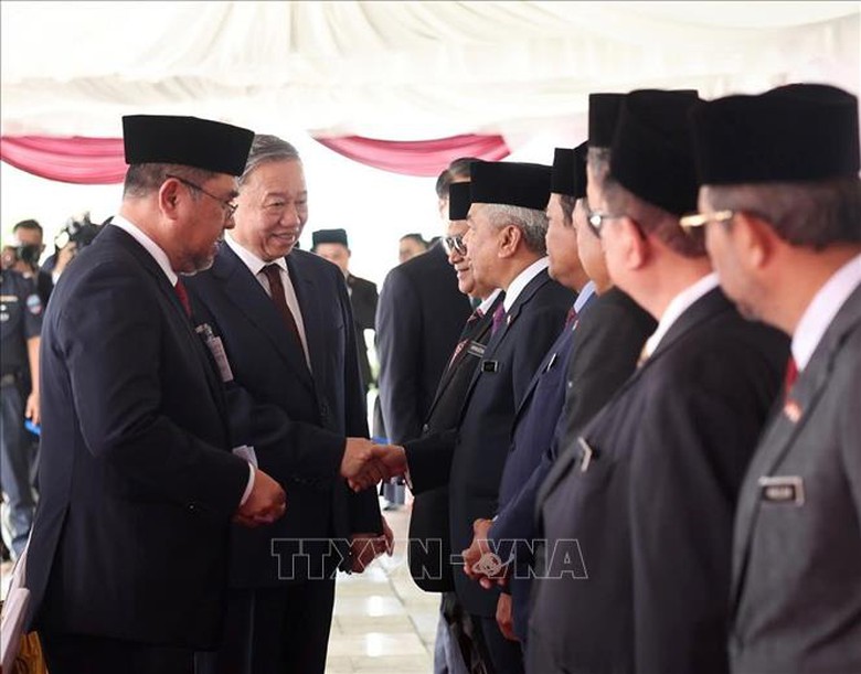 Malaysia đ&oacute;n Tổng B&iacute; thư T&ocirc; L&acirc;m v&agrave; phu nh&acirc;n theo nghi thức cao nhất- Ảnh 6.
