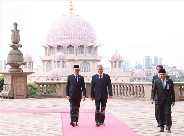 Malaysia đ&oacute;n Tổng B&iacute; thư T&ocirc; L&acirc;m v&agrave; phu nh&acirc;n theo nghi thức cao nhất- Ảnh 4.