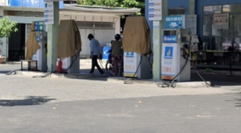 V&igrave; sao 5 trụ bơm của c&acirc;y xăng lớn tại Vũng T&agrave;u bị ni&ecirc;m phong?- Ảnh 1.