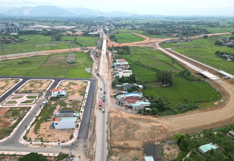 B&igrave;nh Định kiến nghị mở th&ecirc;m n&uacute;t giao, đường kết nối để ph&aacute;t huy hiệu quả cao tốc- Ảnh 1.