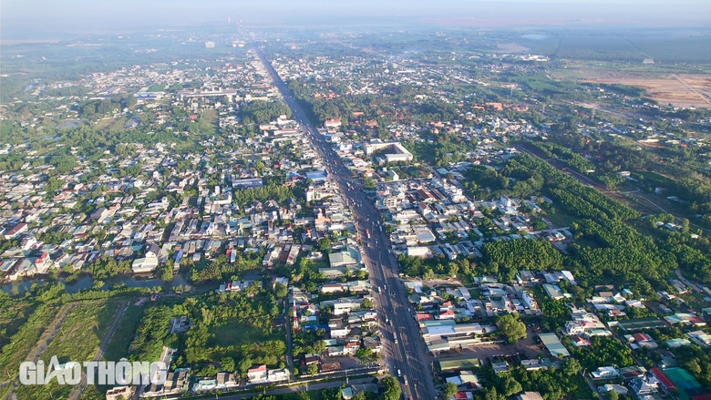 Hiện trạng nút giao cao tốc Bến Lức - Long Thành với QL51 trước ngày làm cầu vượt- Ảnh 14. Hiện trạng nút giao cao tốc Bến Lức - Long Thành với QL51 trước ngày làm cầu vượt- Ảnh 14.