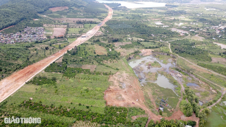 Lo chậm tiến độ cao tốc Kh&aacute;nh H&ograve;a - Bu&ocirc;n Ma Thuột v&igrave; mỏ đặc th&ugrave; chưa được cấp ph&eacute;p- Ảnh 1.