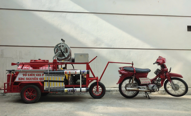 Người đàn ông Hải Dương chế tạo xe chữa cháy mini phục vụ cộng đồng- Ảnh 2. Người đàn ông Hải Dương chế tạo xe chữa cháy mini phục vụ cộng đồng- Ảnh 2.