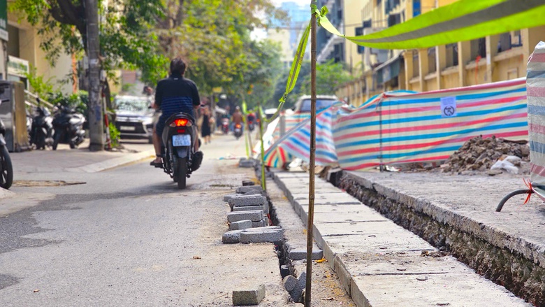 Hiện trường nơi phát hiện gần 150 bộ hài cốt ở phố Tây Sơn- Ảnh 9. Hiện trường nơi phát hiện gần 150 bộ hài cốt ở phố Tây Sơn- Ảnh 9.