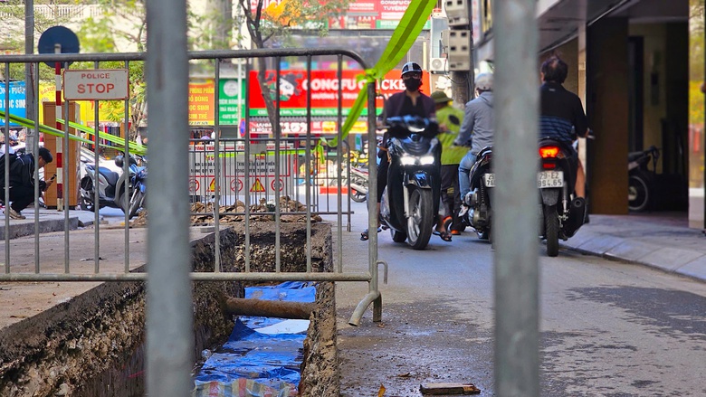 Hiện trường nơi phát hiện gần 150 bộ hài cốt ở phố Tây Sơn- Ảnh 11. Hiện trường nơi phát hiện gần 150 bộ hài cốt ở phố Tây Sơn- Ảnh 11.