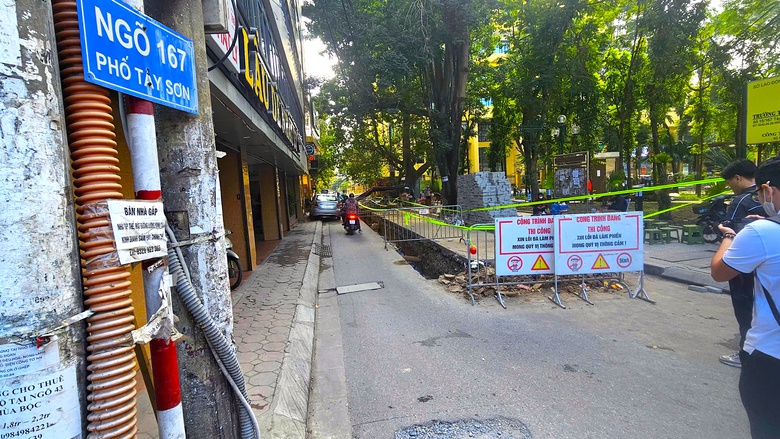 Hiện trường nơi phát hiện gần 150 bộ hài cốt ở phố Tây Sơn- Ảnh 1. Hiện trường nơi phát hiện gần 150 bộ hài cốt ở phố Tây Sơn- Ảnh 1.