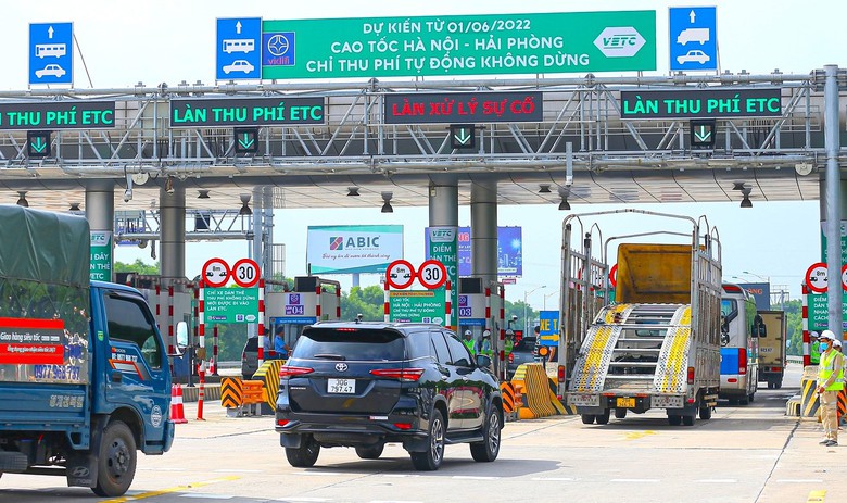 Kiểm so&aacute;t xe qu&aacute; tải tr&ecirc;n cao tốc H&agrave; Nội - Hải Ph&ograve;ng thế n&agrave;o?- Ảnh 1.